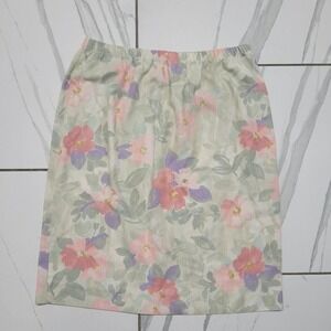 Vintage Pastel floral cottagecore midi skirt with elastic waistband. Size: 18